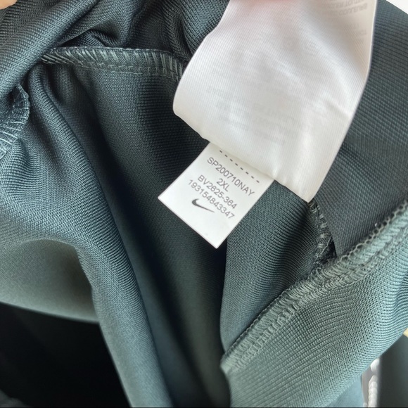 *SOLD Nike Men’s Heritage Windrunner Track Jacket - Picture 9 of 9